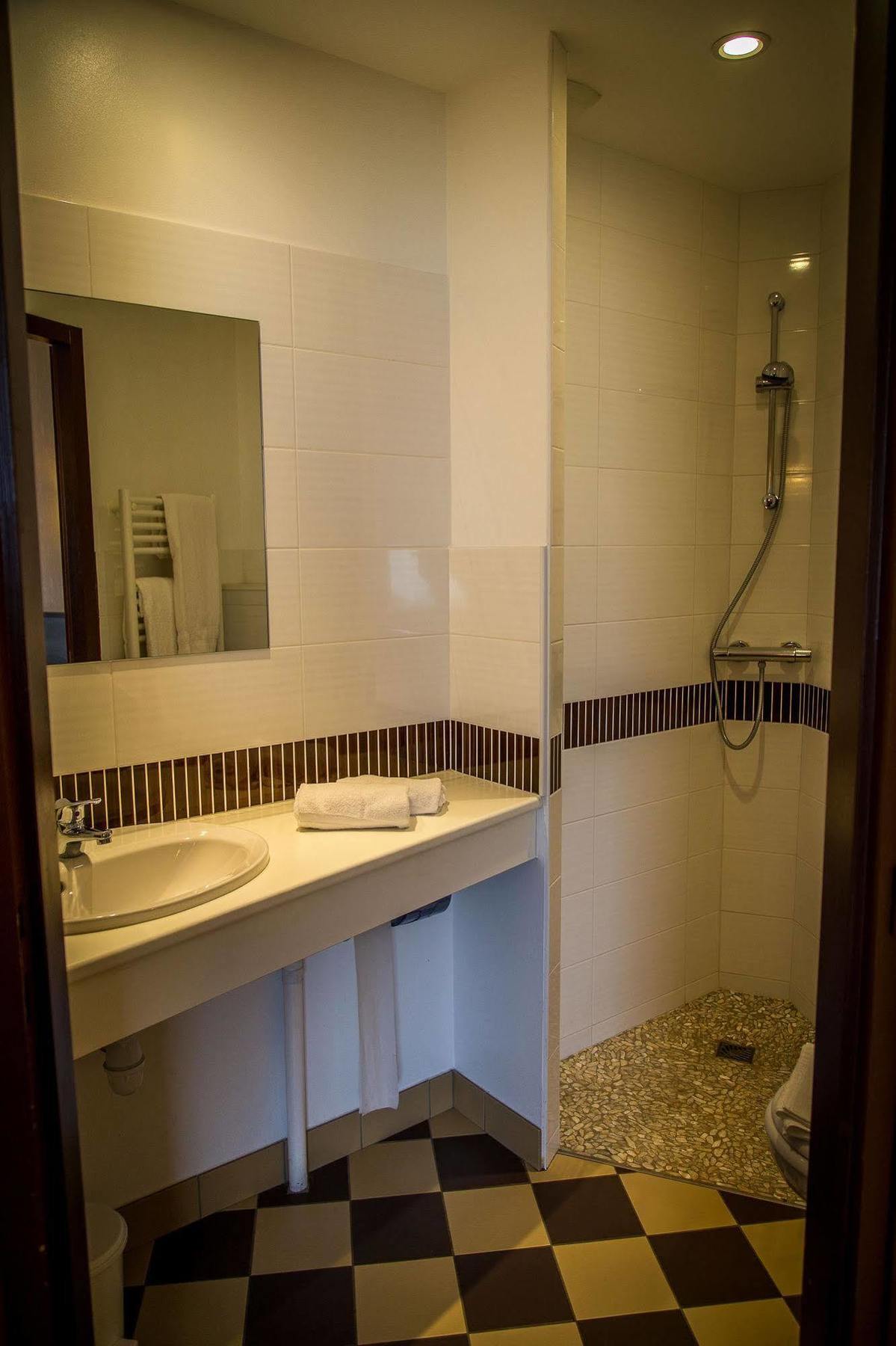 Brit Hotel Azur Saint-André-de-la-Marche エクステリア 写真