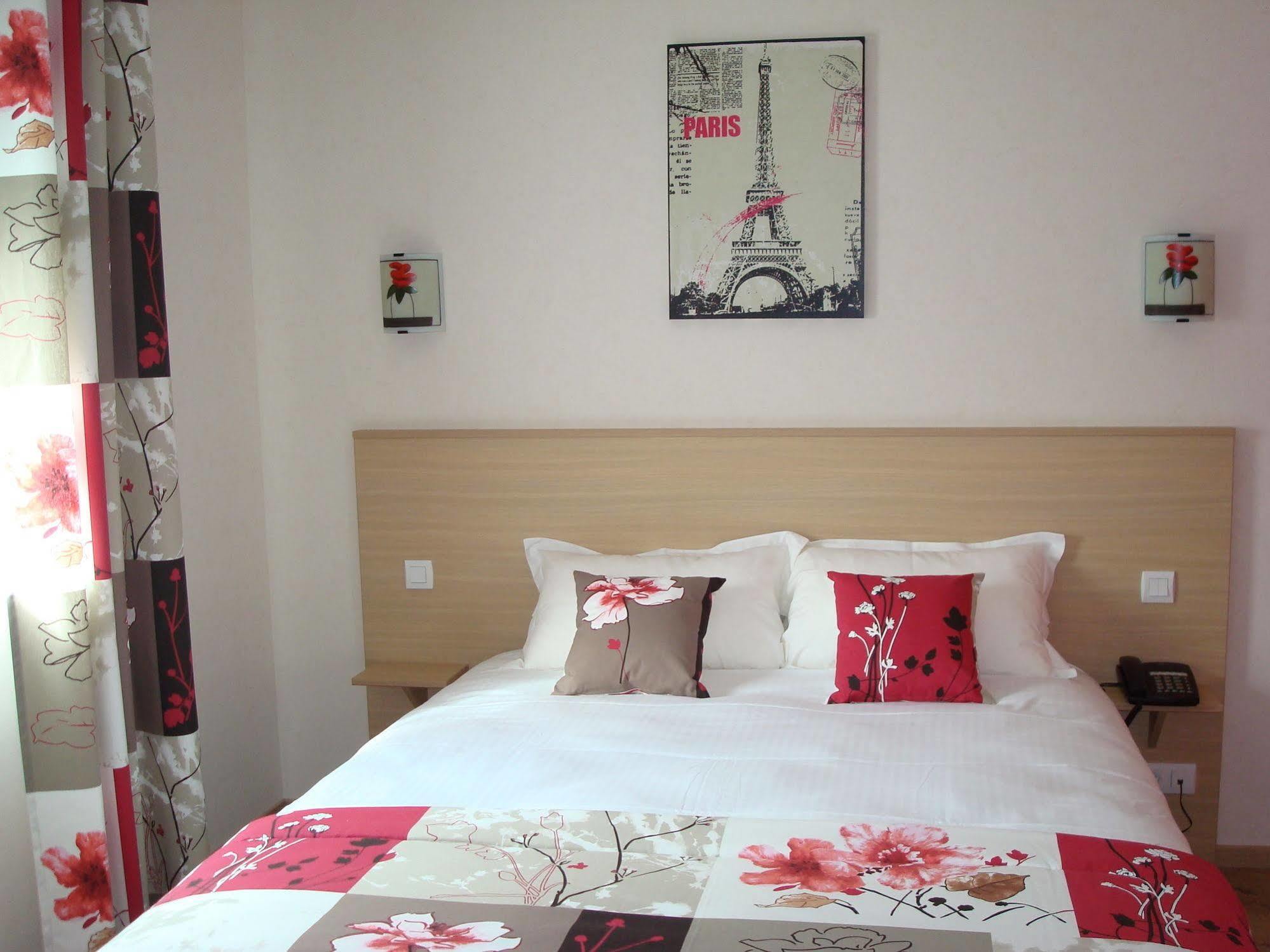 Brit Hotel Azur Saint-André-de-la-Marche エクステリア 写真